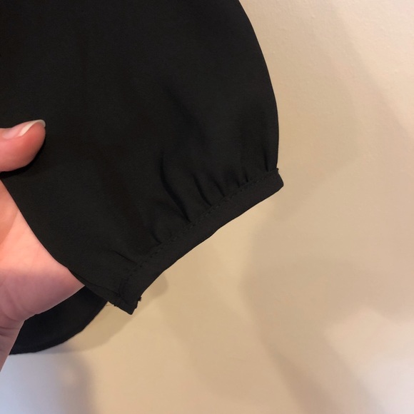 🏆HP🏆 Black V Neck Top - Picture 4 of 7